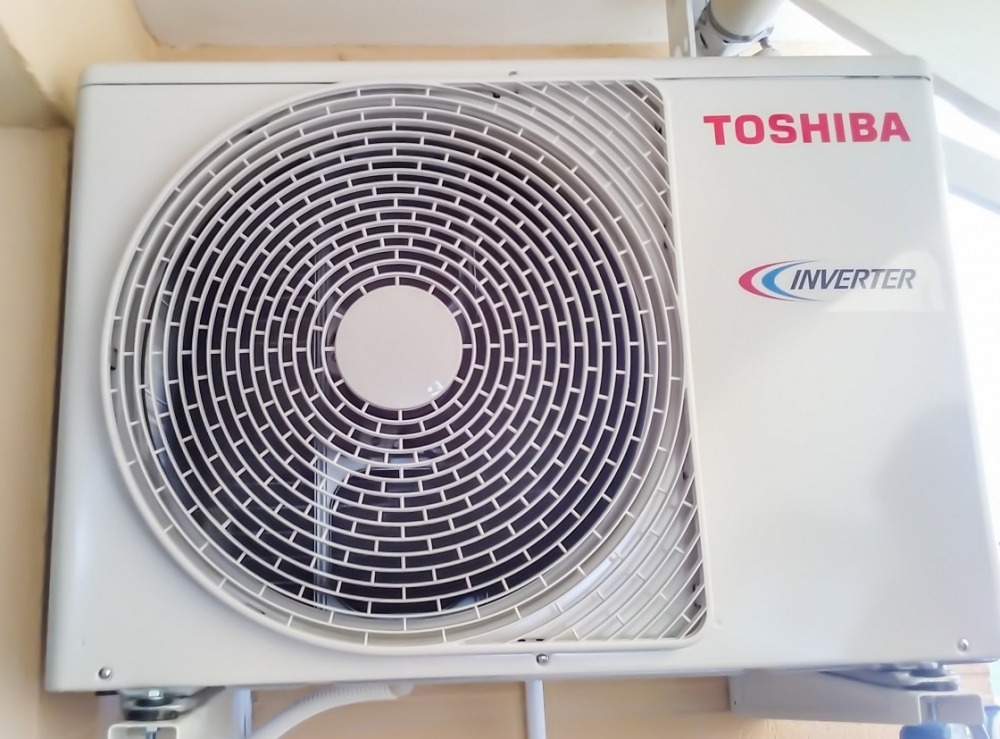 Groupe extérieur d'un climatiseur toshiba mono split